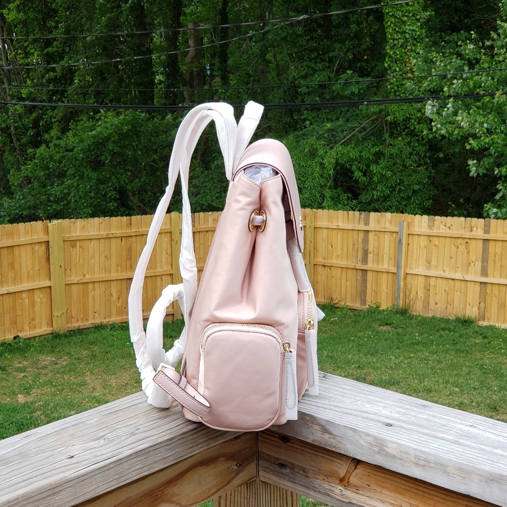 ⚠️LAST 1⚠️ Michael Kors Abbey Cargo LG Backpack - Picture 2 of 6